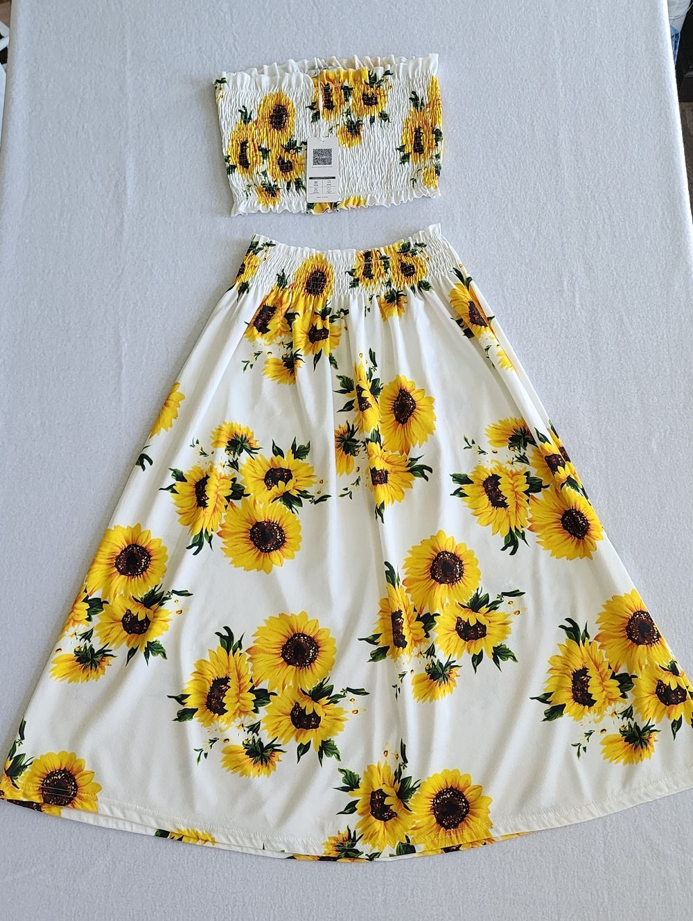 Angashion Sunflower Two Piece Set Tube Top Maxi Skirt White Yellow S